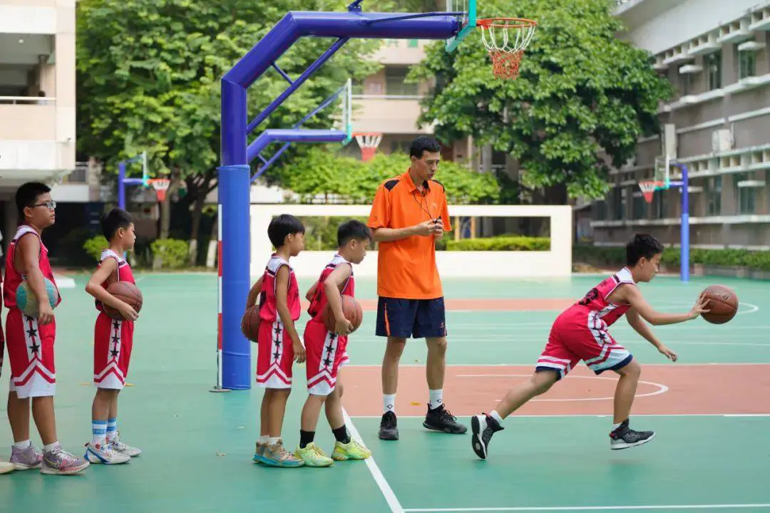 小学生篮球训练动作_1